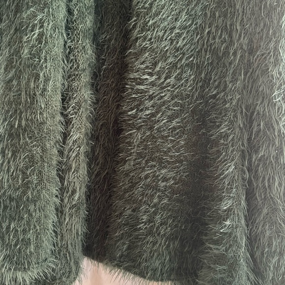 NWT | ESCIŌ | YARN | LONG SLEEVELESS CARDIGAN | FUZZY | HUNTER GREEN | LARGE - Picture 7 of 8